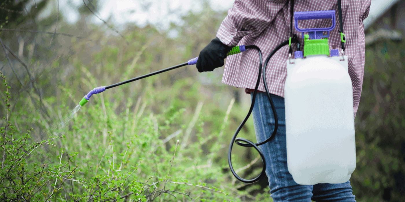 how far will a backpack sprayer spray