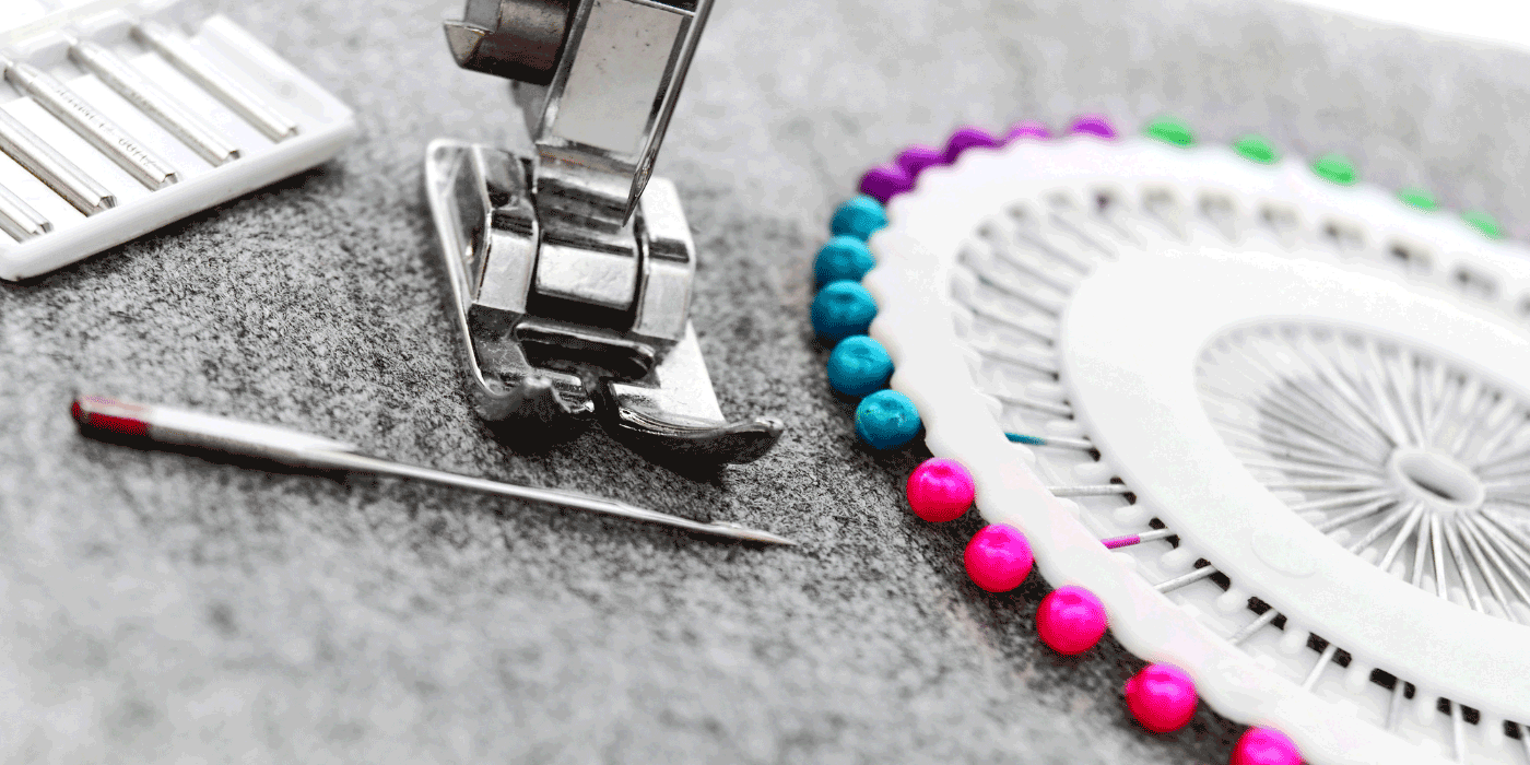 how to put a needle in a sewing machine