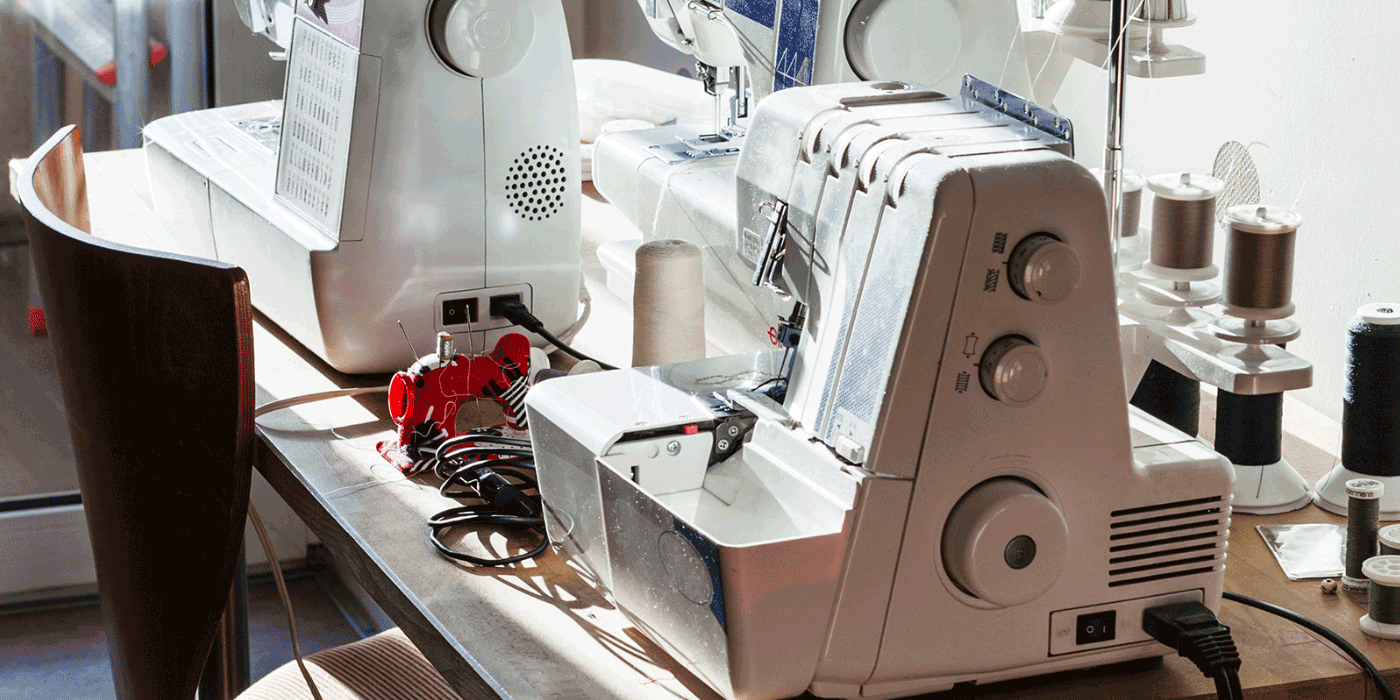 what is a serger sewing machine