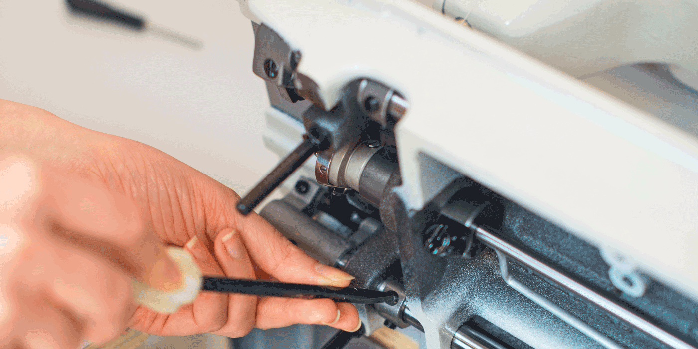 how to clean a sewing machine