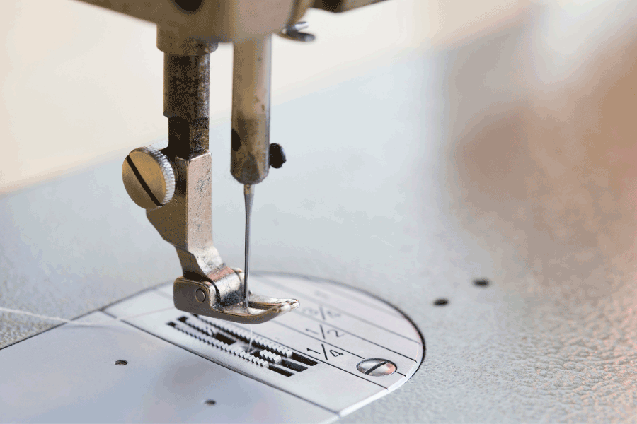 Screw for the needle clamp