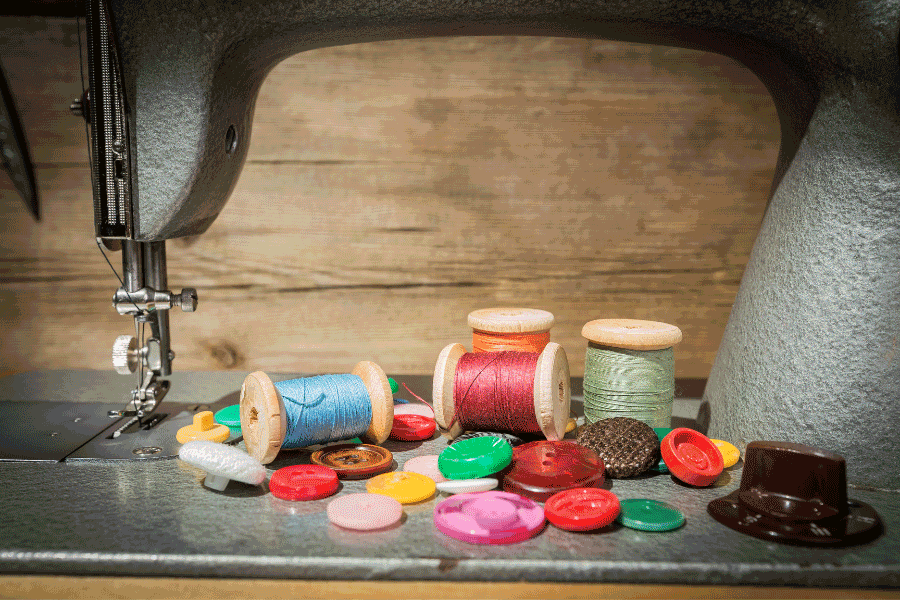how to thread a hand held sewing machine