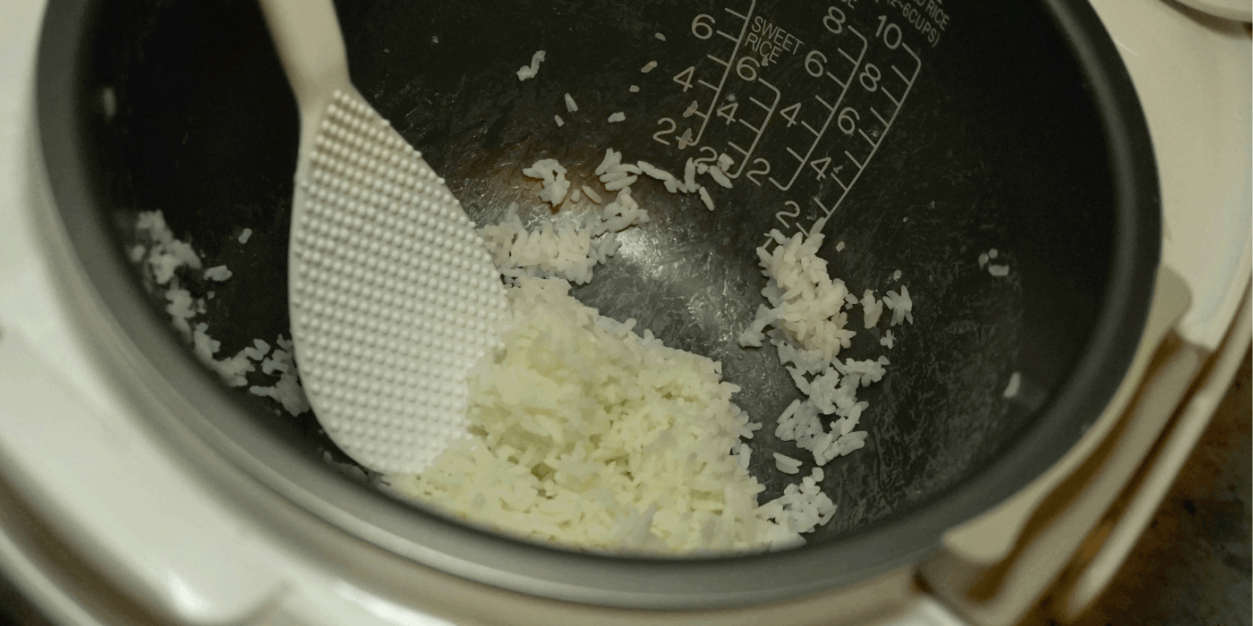 how does an induction rice cooker work