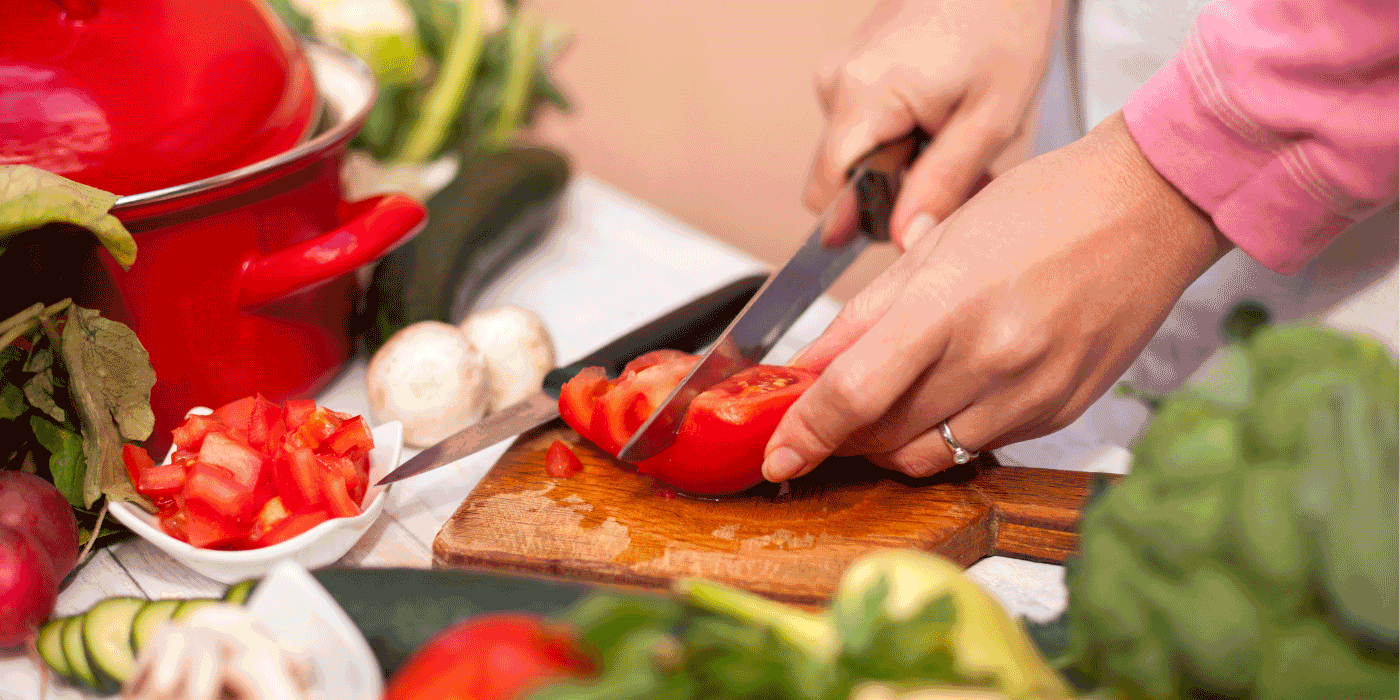 how to use knife to cut tomatoes