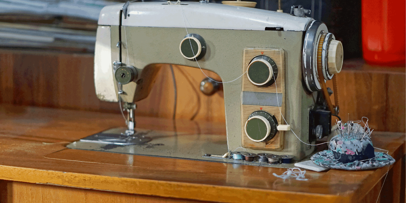 how do you adjust the horn on a sewing table