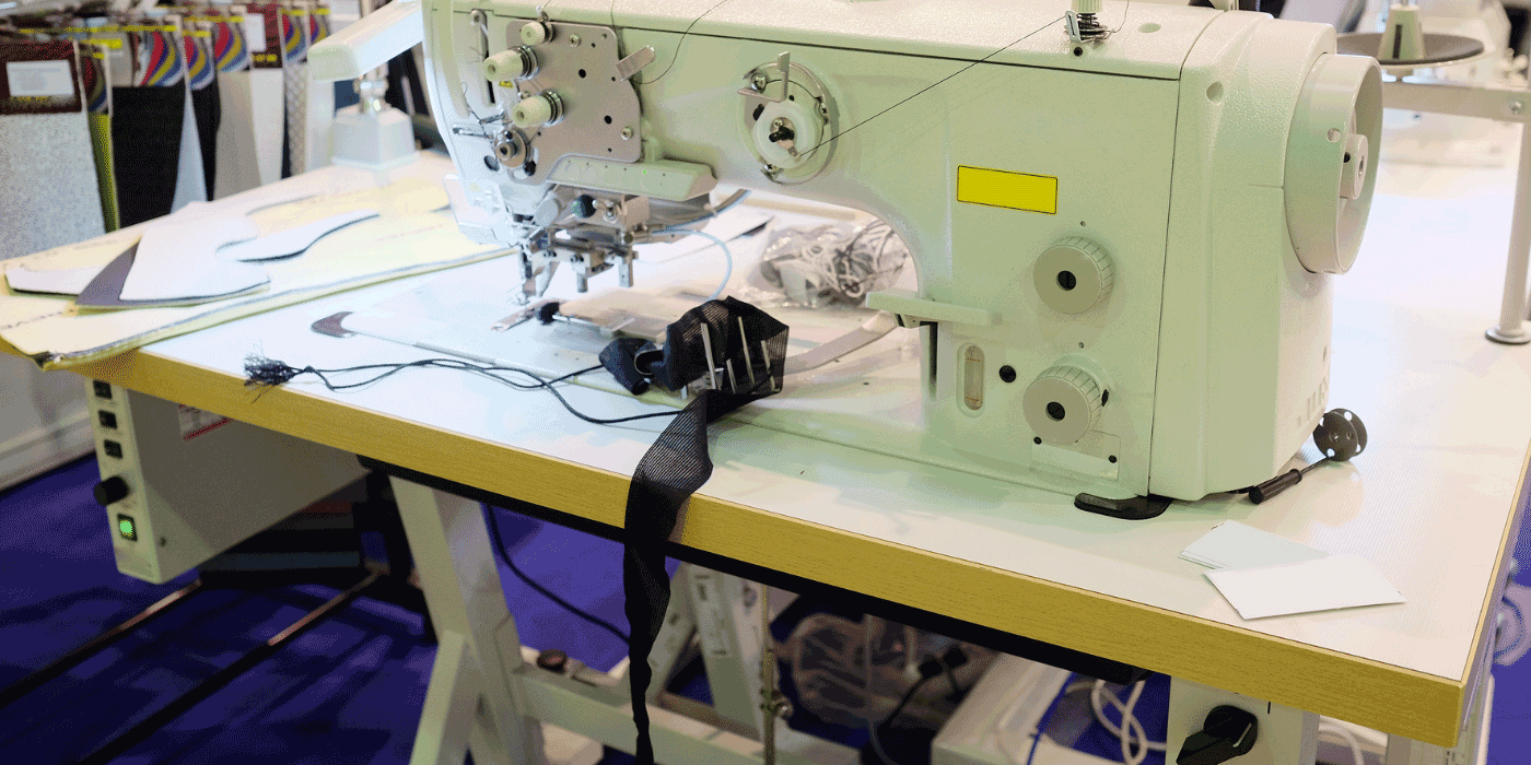 how do you change the walking foot on a janome sewing machine