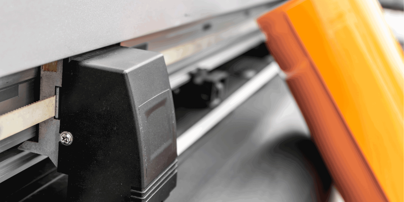 how do you put a blade in a vinyl cutter