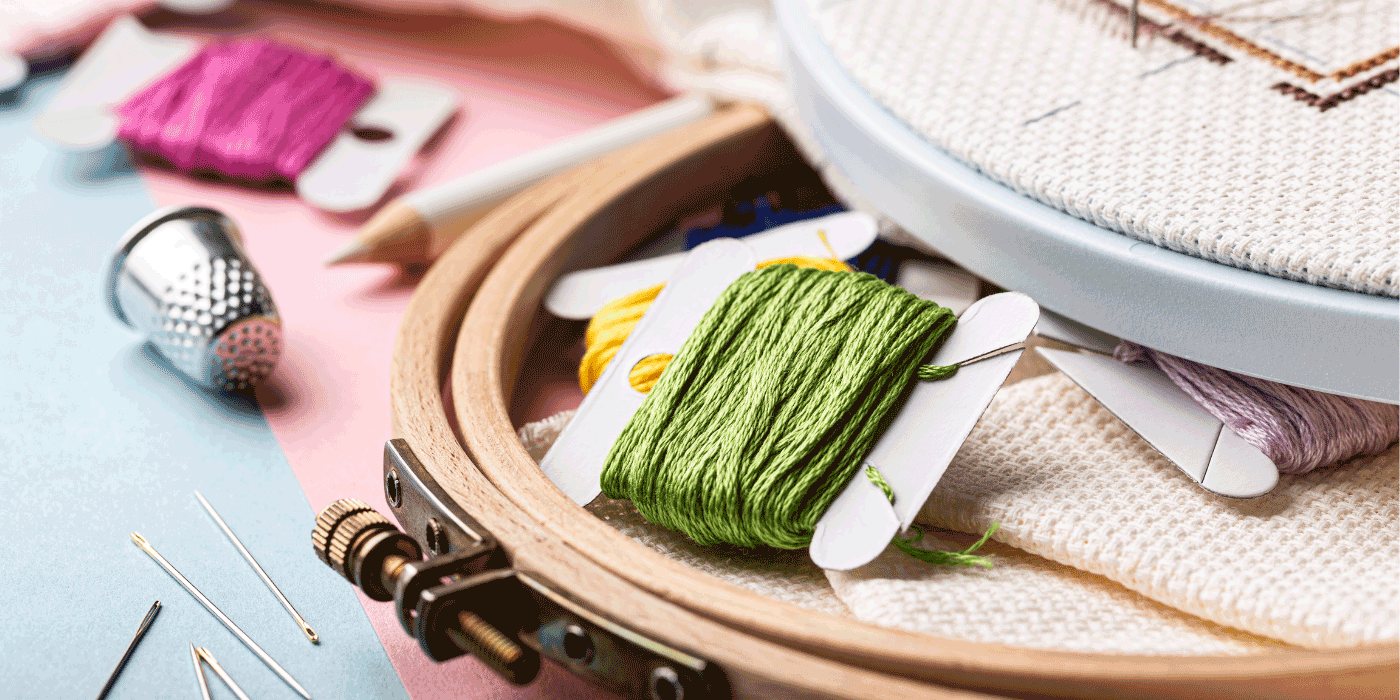how do you put embroidery hoops on fabric