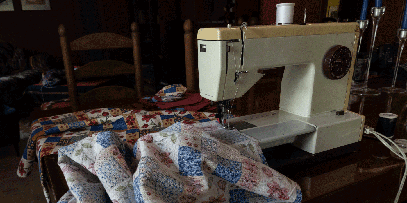 how do you remove fabric from a coverstitch machine