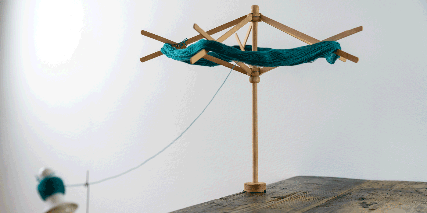 how do you thread a ball winder yarn