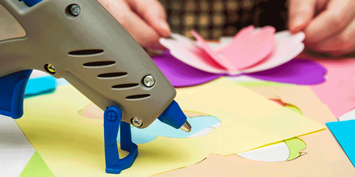 how do you use a glue gun in crafting