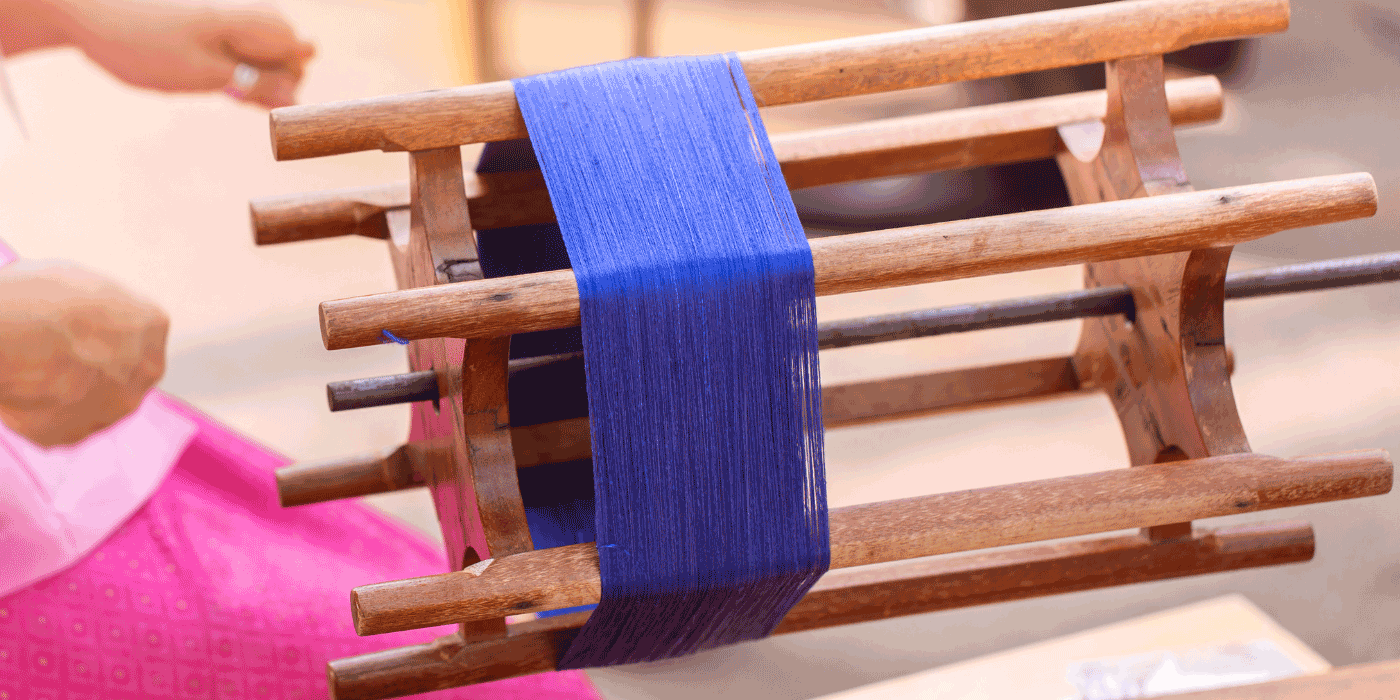 how do you use a wooden yarn winder