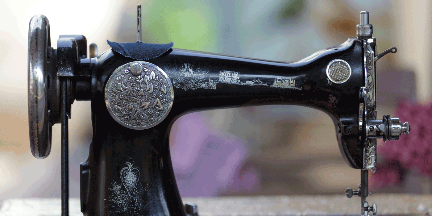 how to clean a singer sewing machine