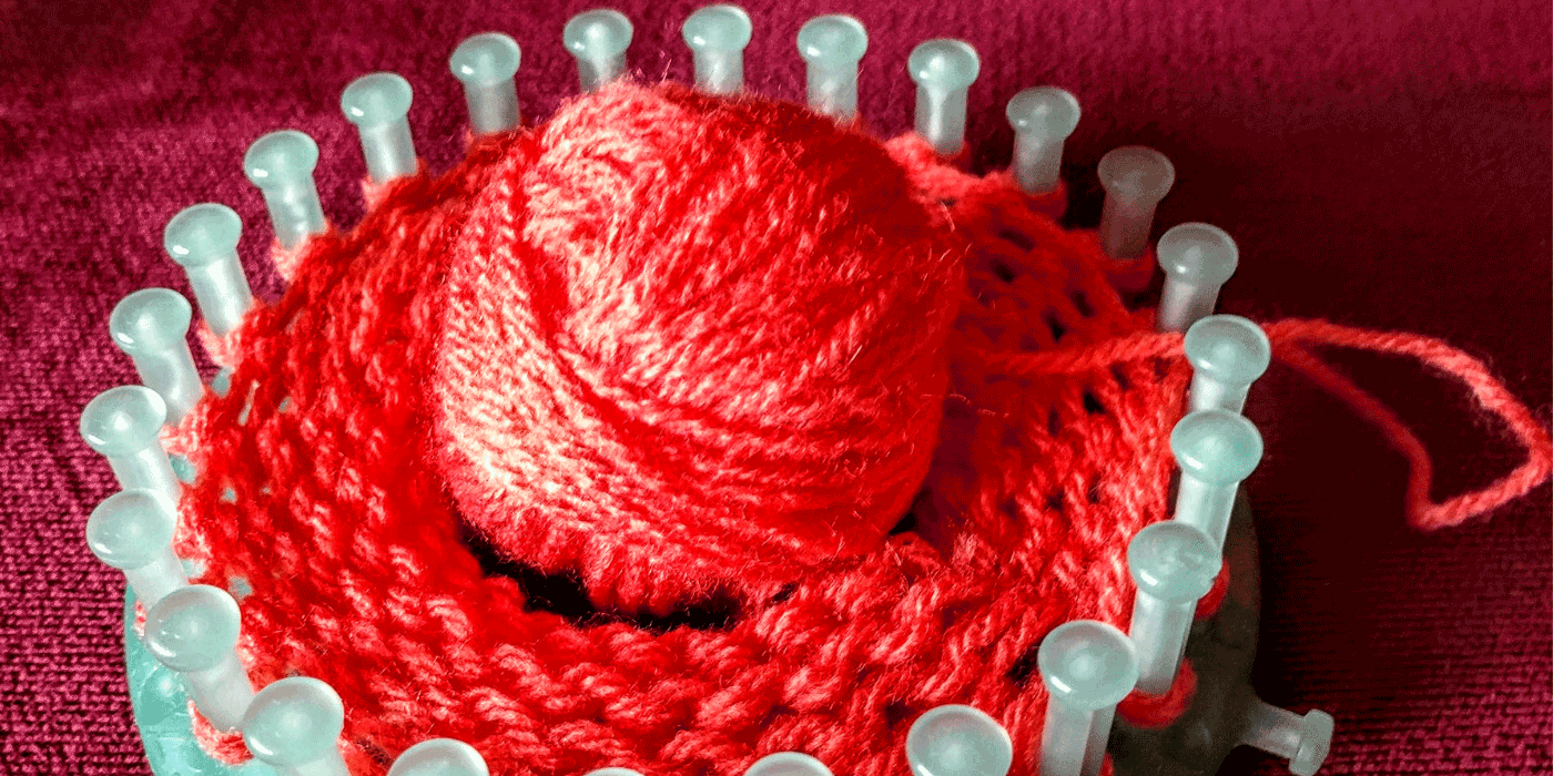 how to use round plastic knitting looms