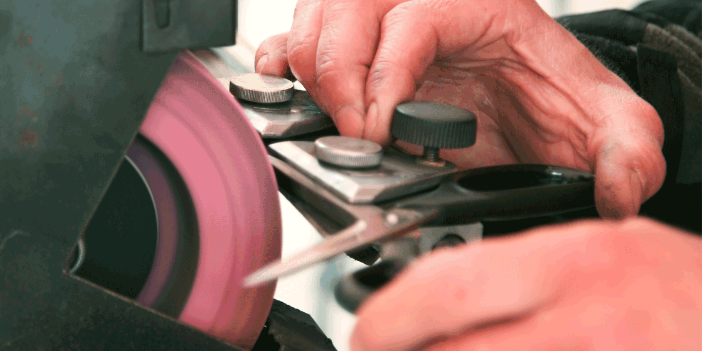 how to use scissor sharpener