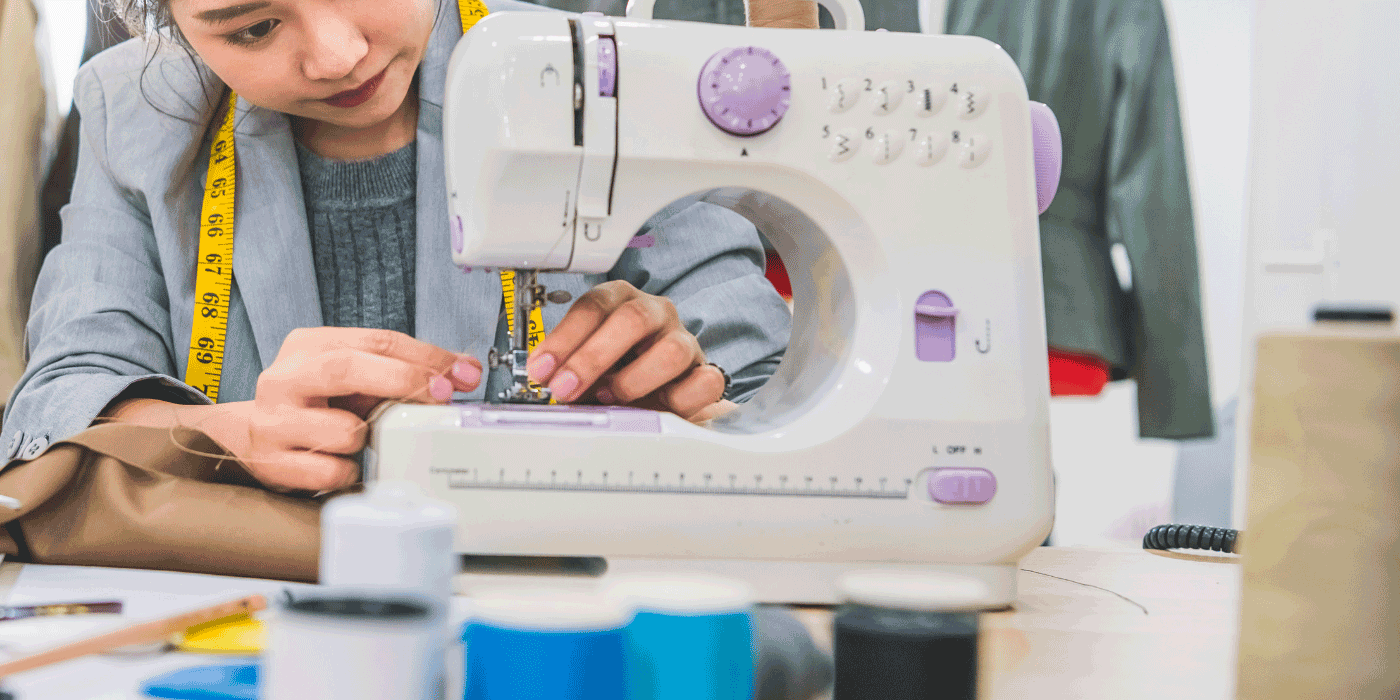 how to thread a dressmaker mini sewing machine