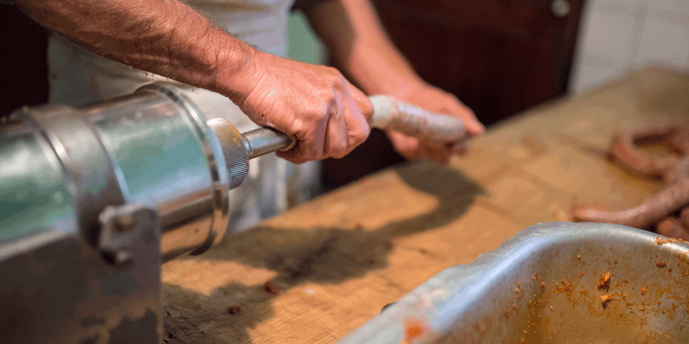 how to use sausage stuffer