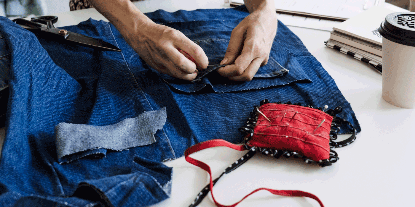 what is the difference between a sewing machine and mending
